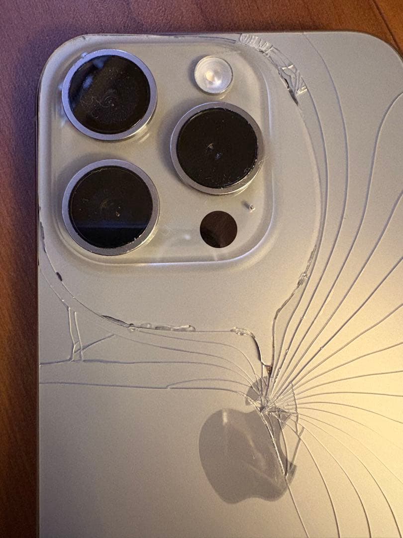 [背面割れ] iPhone15pro 128GB　ナチュラルチタニウム