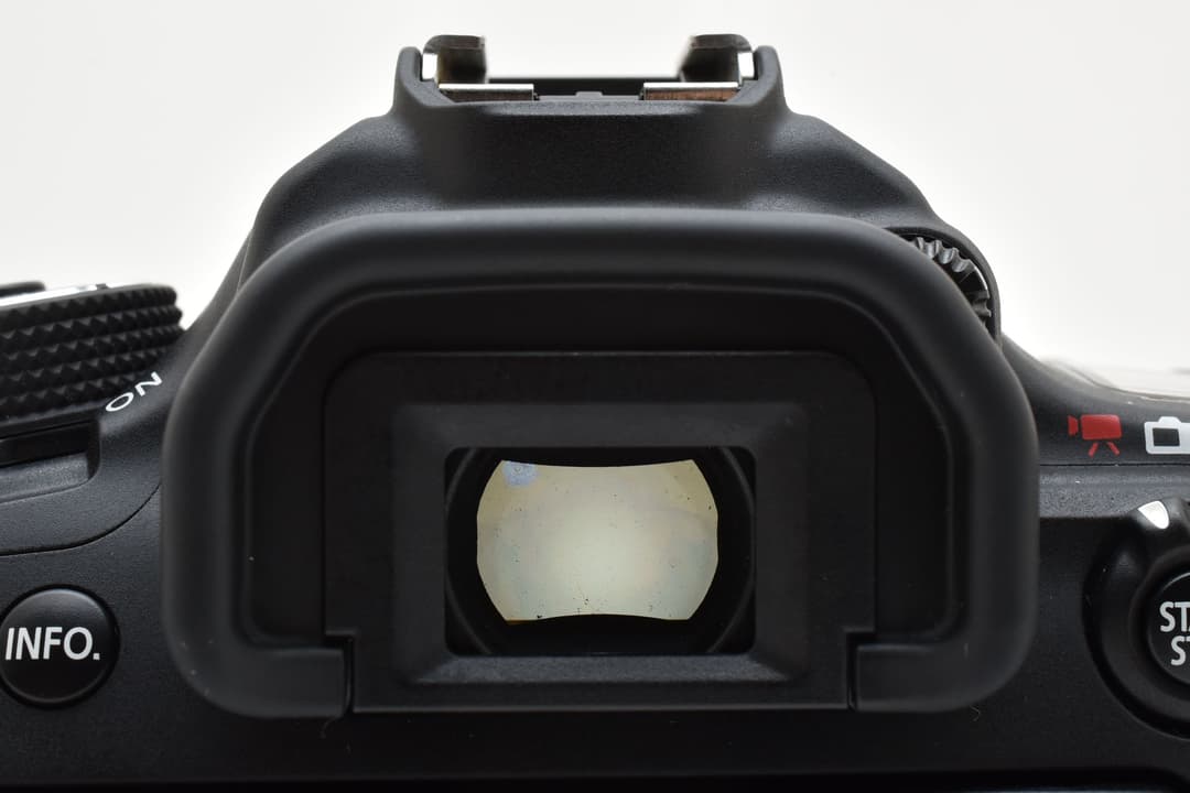 ほぼ未使用 Canon EOS 70D Wi-Fi搭載 キャノン #8934