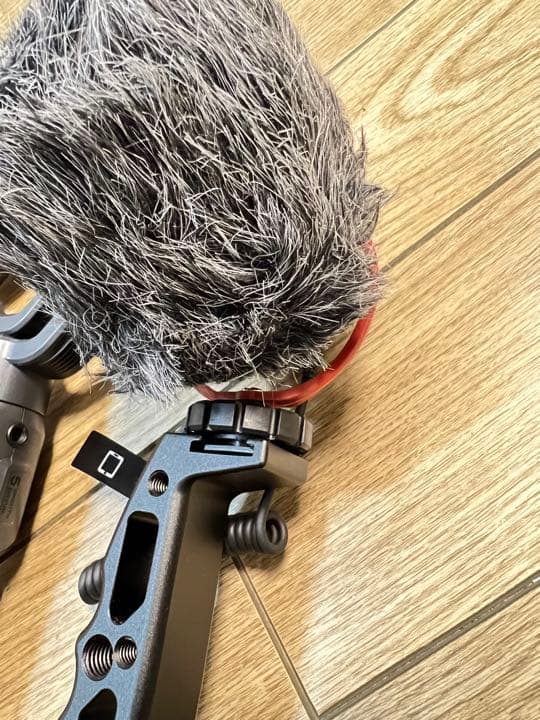 ZHIYUN SMOOTH 5とマイクとL型ブラケットのセットです。