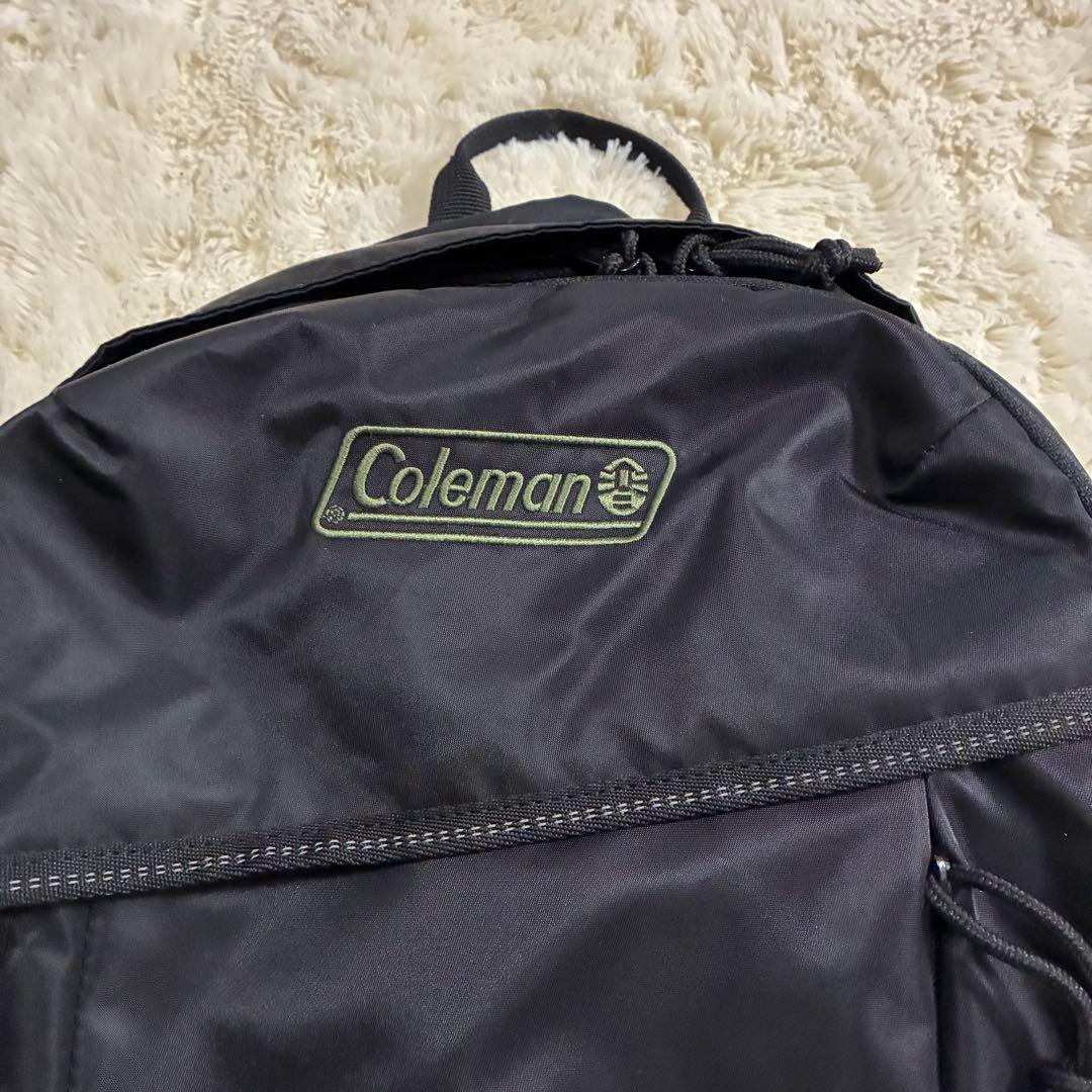 Coleman ニック・ワイルド リュックサック 33L チャーム付き 刺しゅう