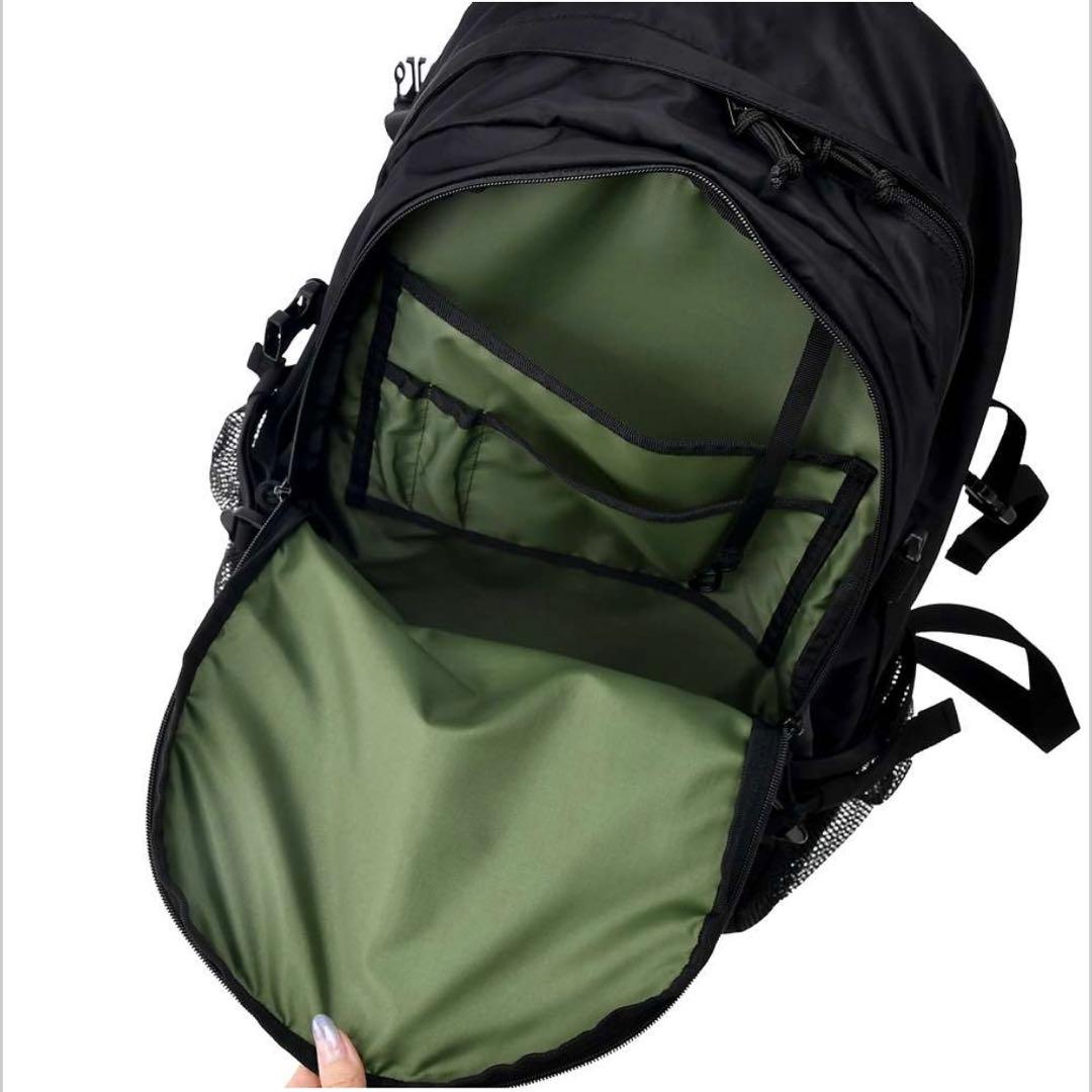 Coleman ニック・ワイルド リュックサック 33L チャーム付き 刺しゅう