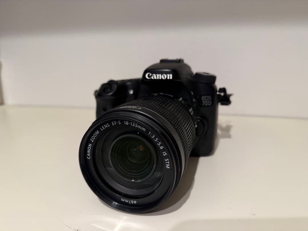 Canon EOS 700D デジタル一眼レフ 本体とレンズ