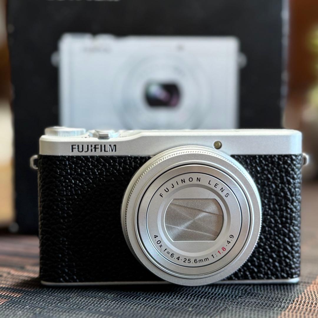 FUJIFILM 富士フイルム XQ1 シルバー☆貼り革☆付属品☆オプションあり