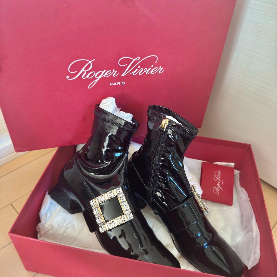ロジェヴィヴィエ/ Roger vivier エナメルブーツ