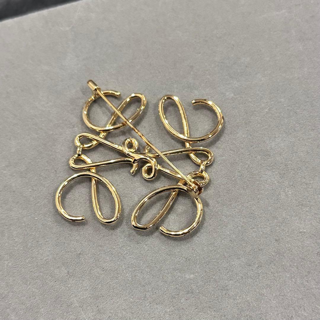 ロエベ ブローチ アナグラム ゴールド