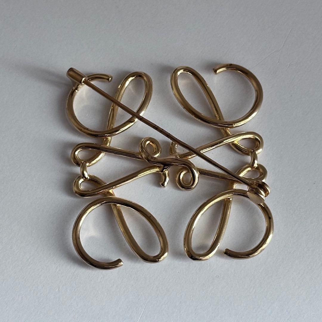 ロエベ ブローチ アナグラム ゴールド