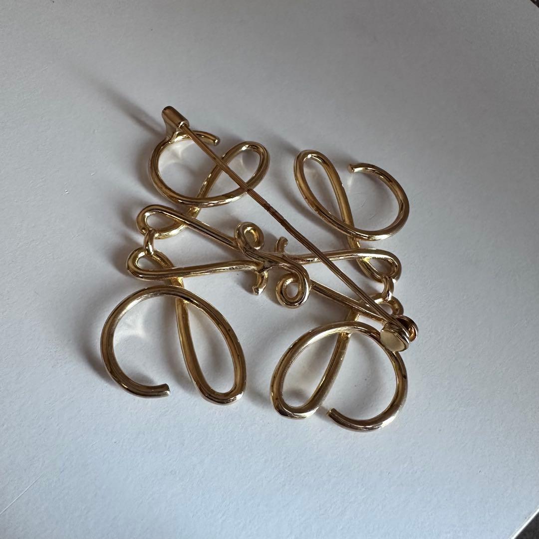 ロエベ ブローチ アナグラム ゴールド