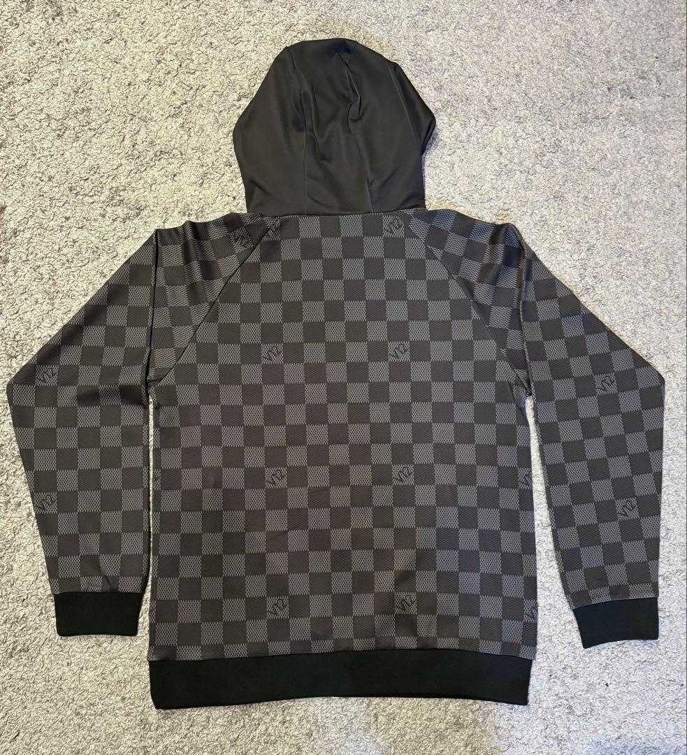 新品タグ付きV12 VTWELVE パーカー サイズ　L 黒