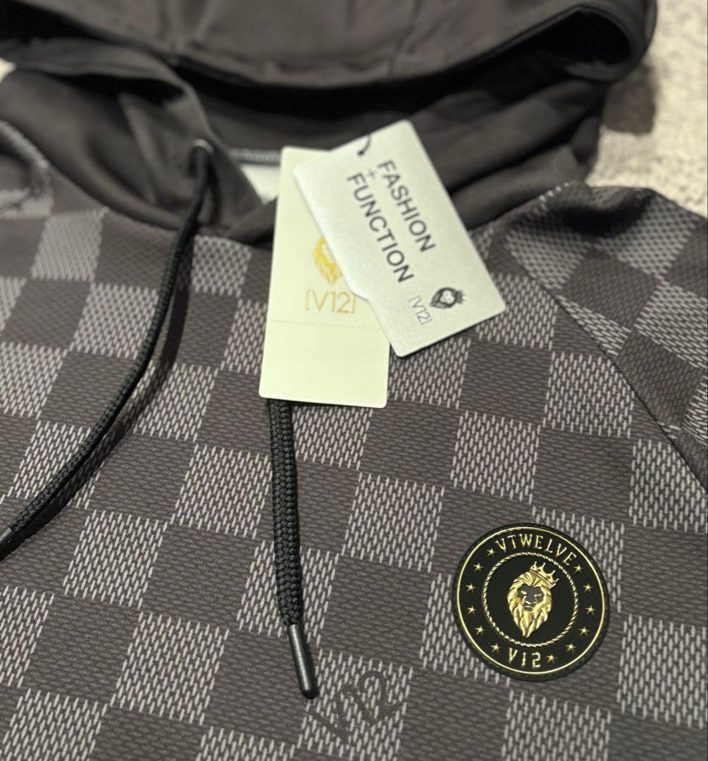 新品タグ付きV12 VTWELVE パーカー サイズ　L 黒