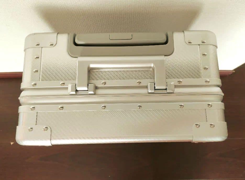 ADIGO アルミ製　キャリーケース