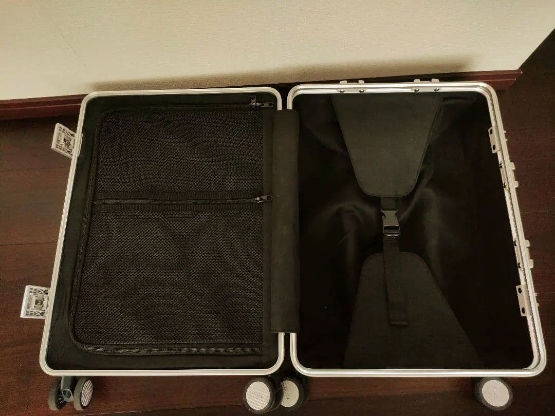 ADIGO アルミ製　キャリーケース