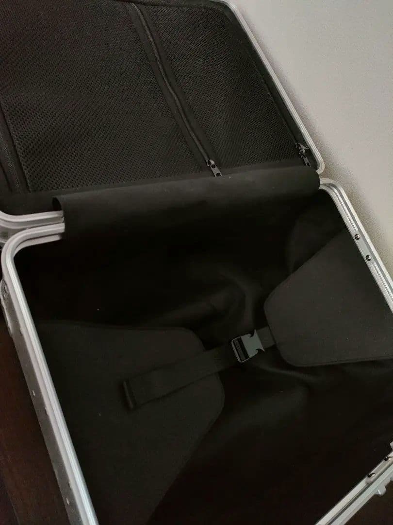 ADIGO アルミ製　キャリーケース