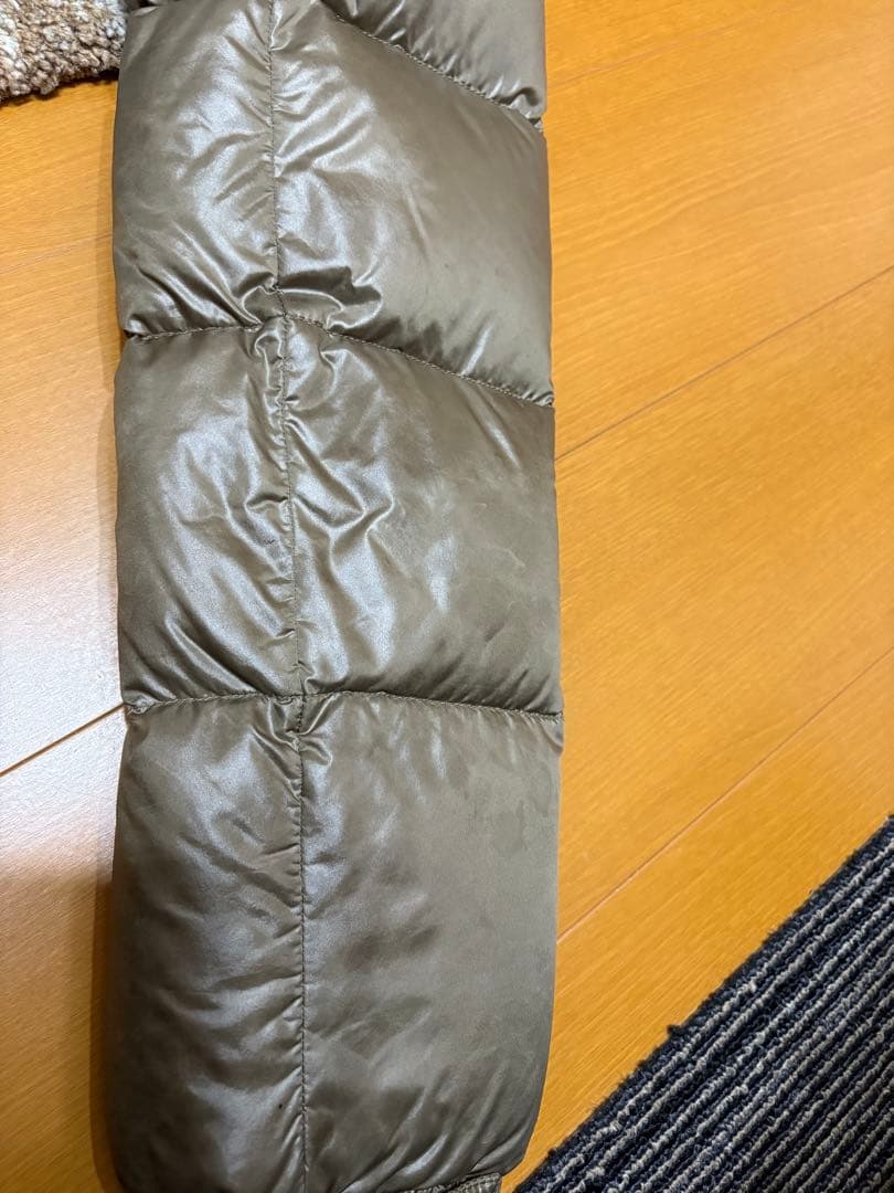 あいうえお　TATRASタトラス　オリーブ色 フード付きダウンジャケット