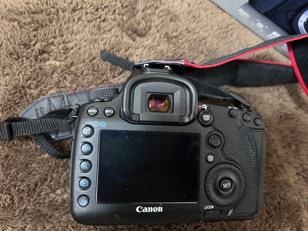 デジタルカメラ EOS 5D Mark III + EF24-70mm F4L IS USM