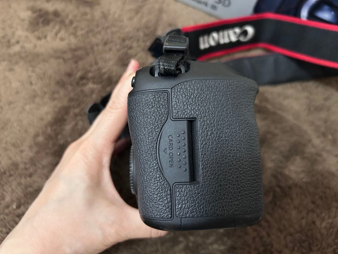 デジタルカメラ EOS 5D Mark III + EF24-70mm F4L IS USM