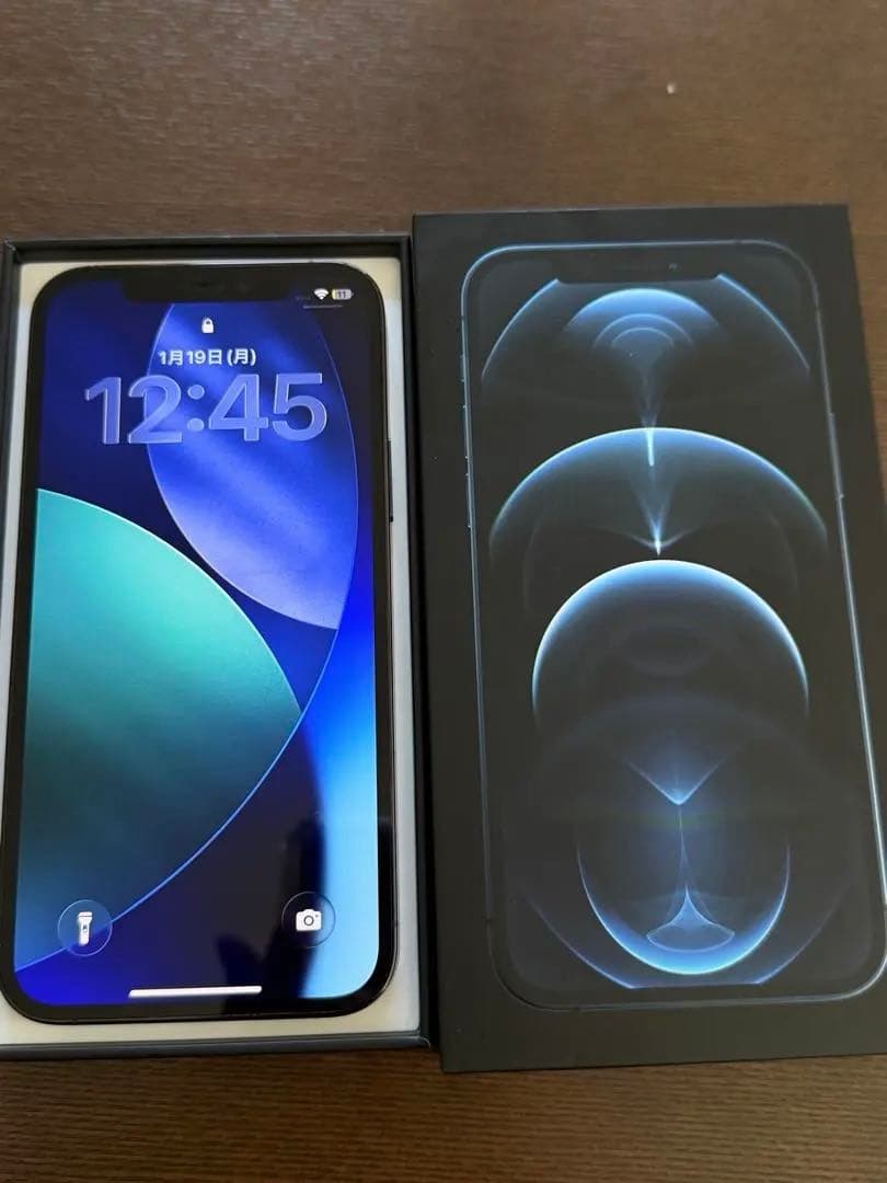 【TUNE】Apple iPhone 12 Pro グラファイト 本体