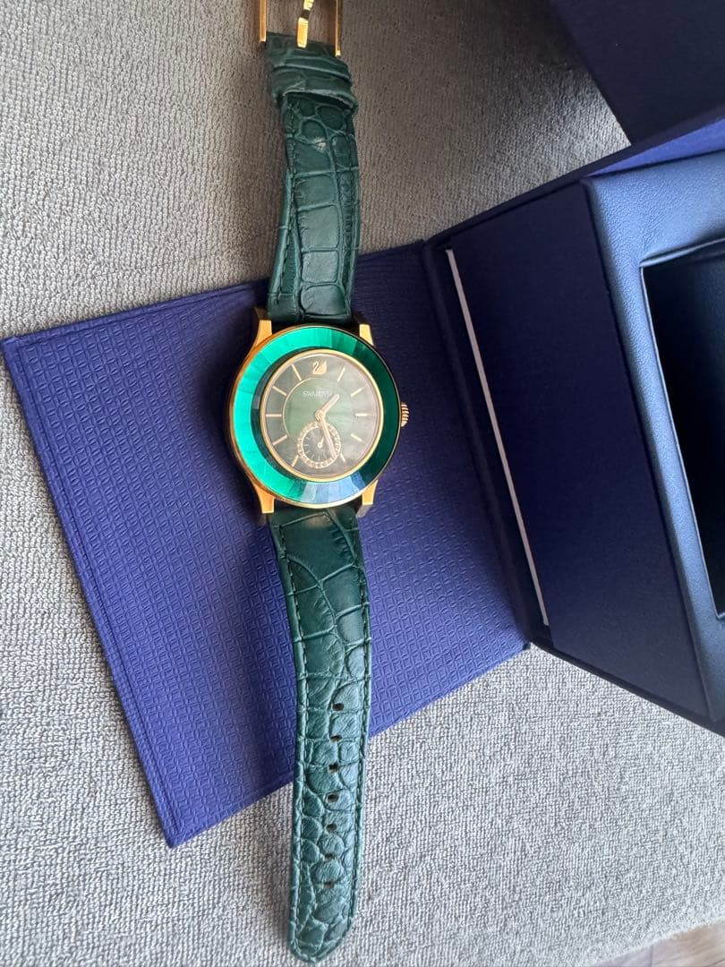 ピカフ……専用SWAROVSKIス希少時計／初期モデルオクテア／レザー新品電池