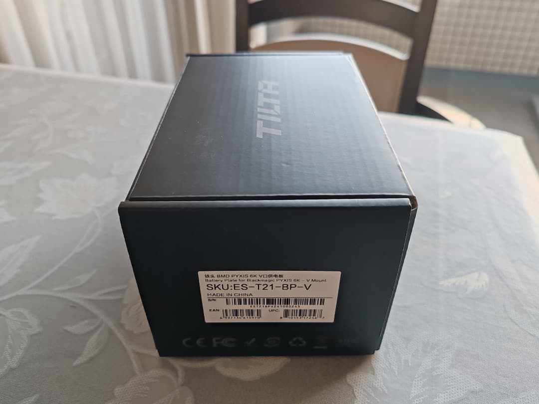 Blackmagic PYXIS 6K/12K用Vマウントバッテリープレート