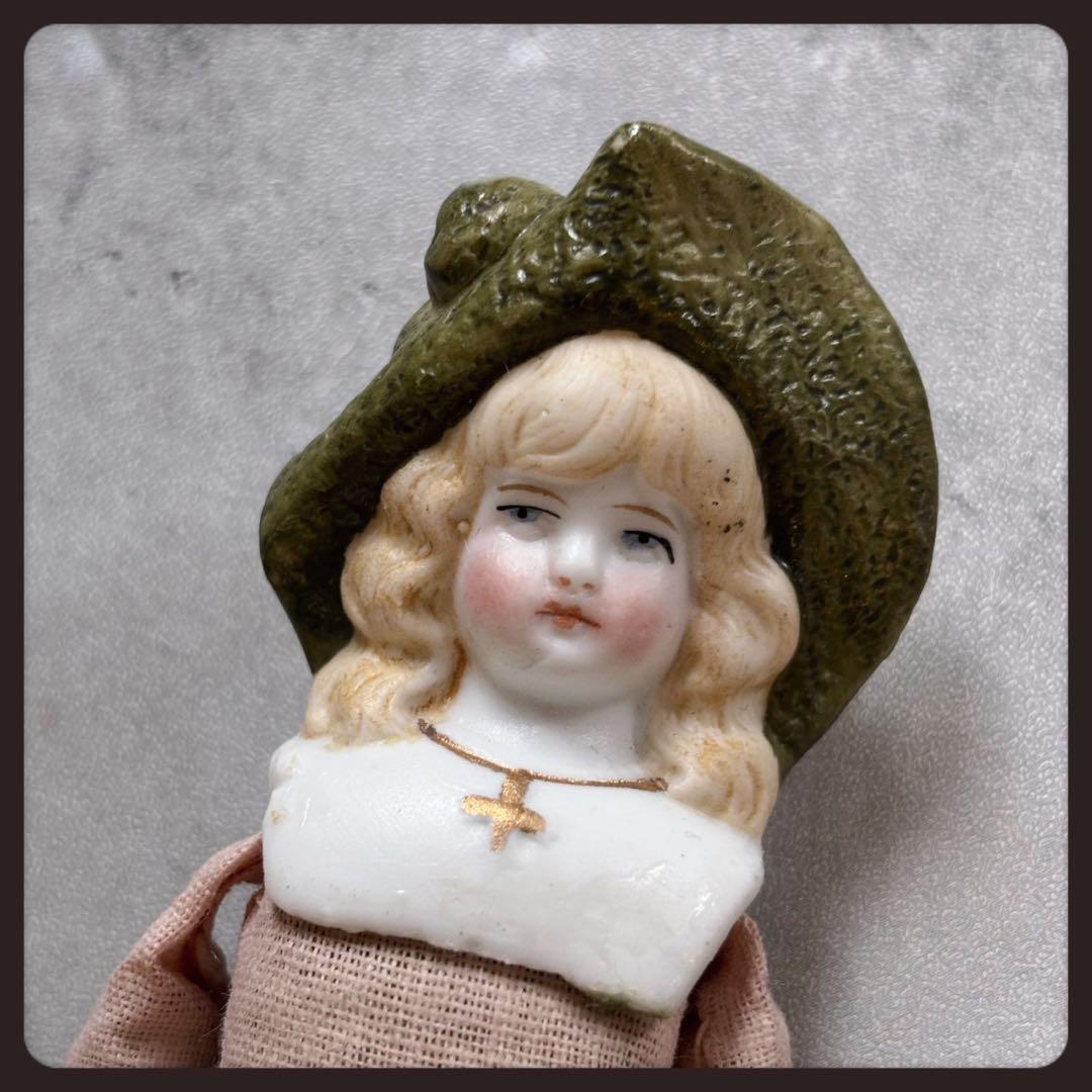 レアアンティーク　ヘルトヴィッヒ 緑の帽子のパリアンドール ビスクドール
