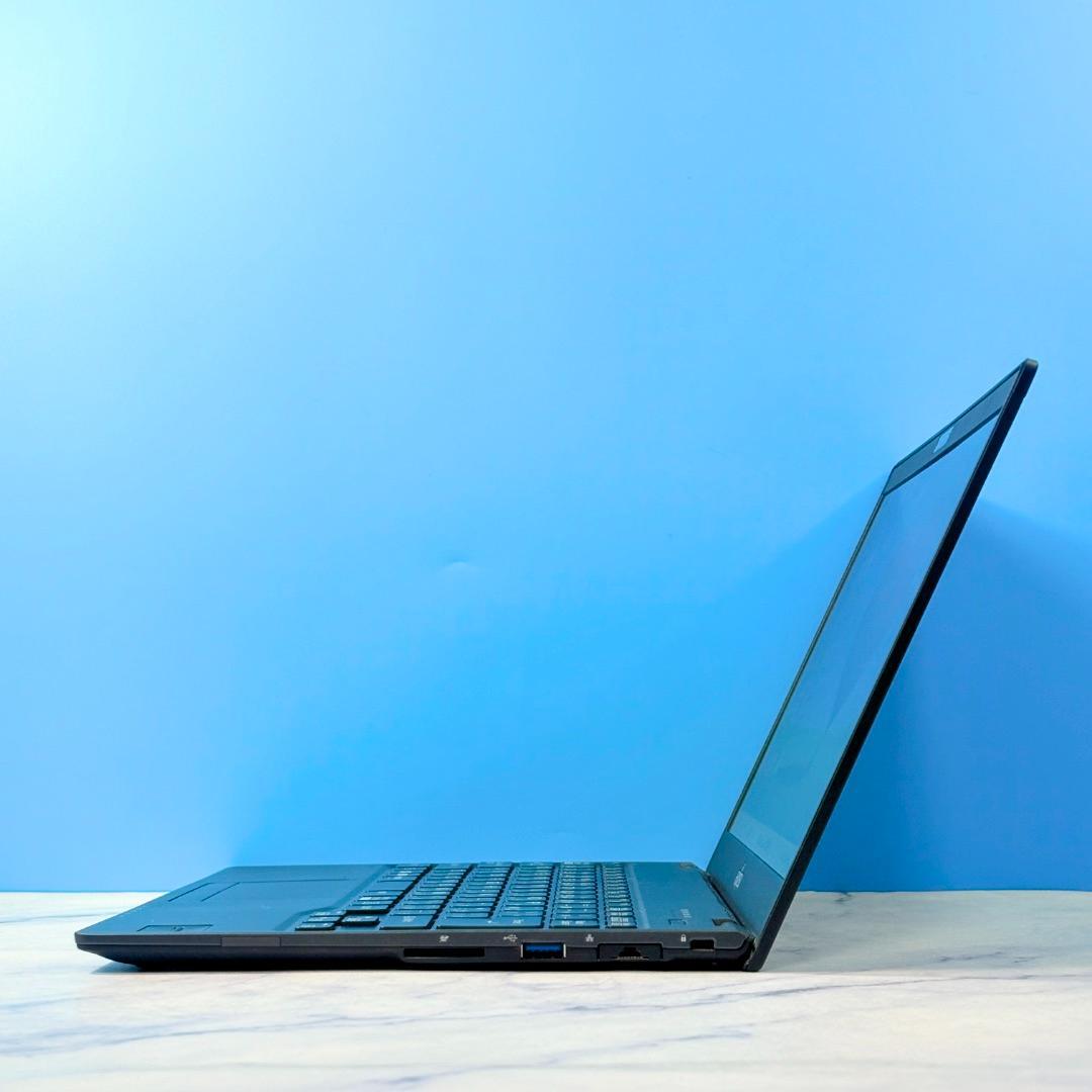 超薄型軽量！メモリ8GB・SSDで快速★指紋認証★Win11☆ノートパソコン