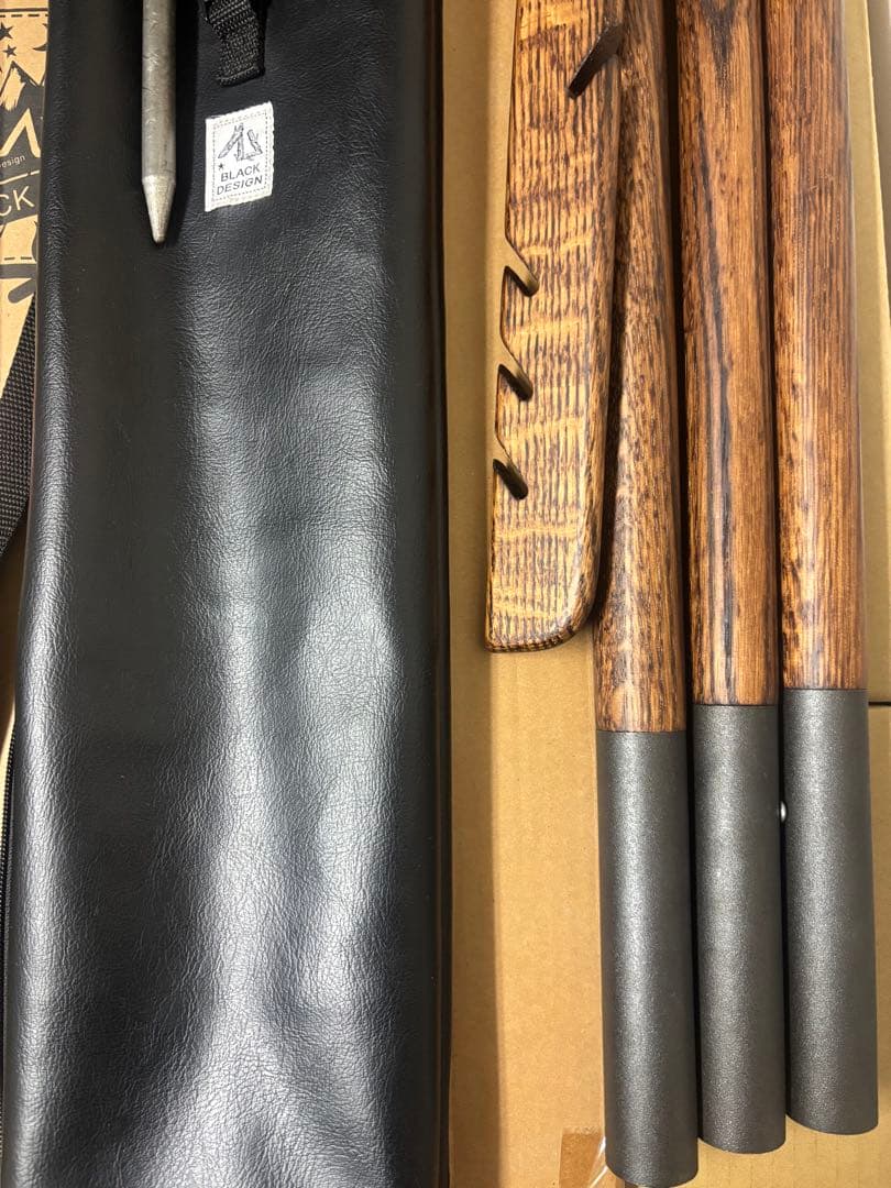 ブラックデザイン　シダレザクラ