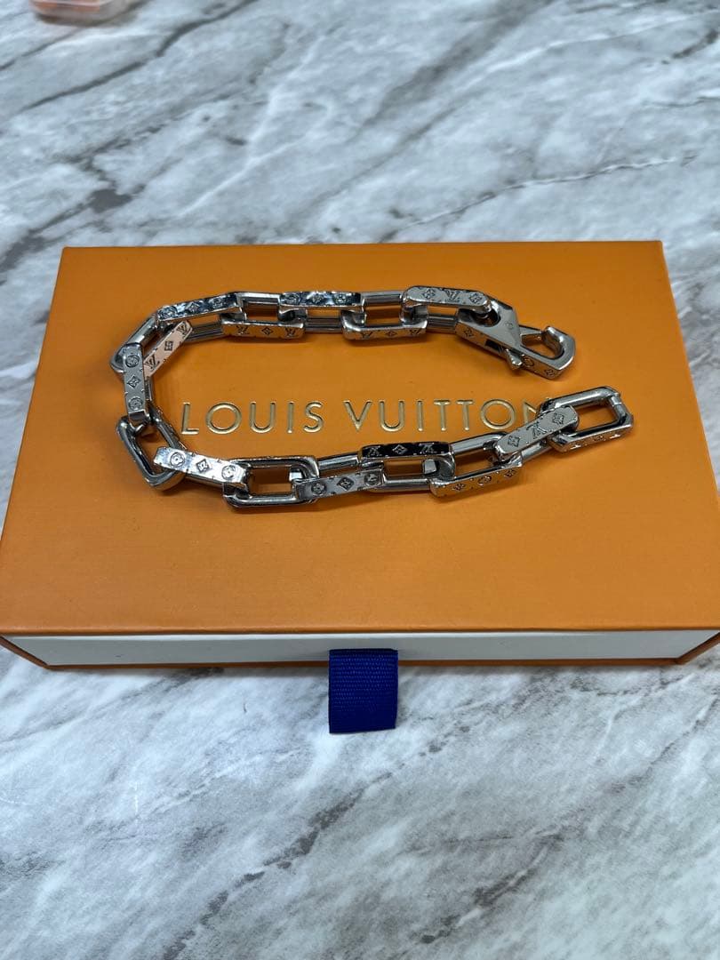 LOUIS VUITTON シルバーブレスレット