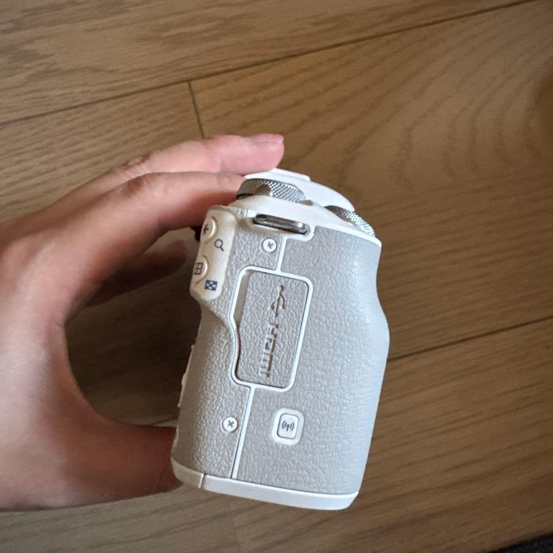 Canon EOS kiss M ミラーレス一眼 ホワイト 3本レンズ付き