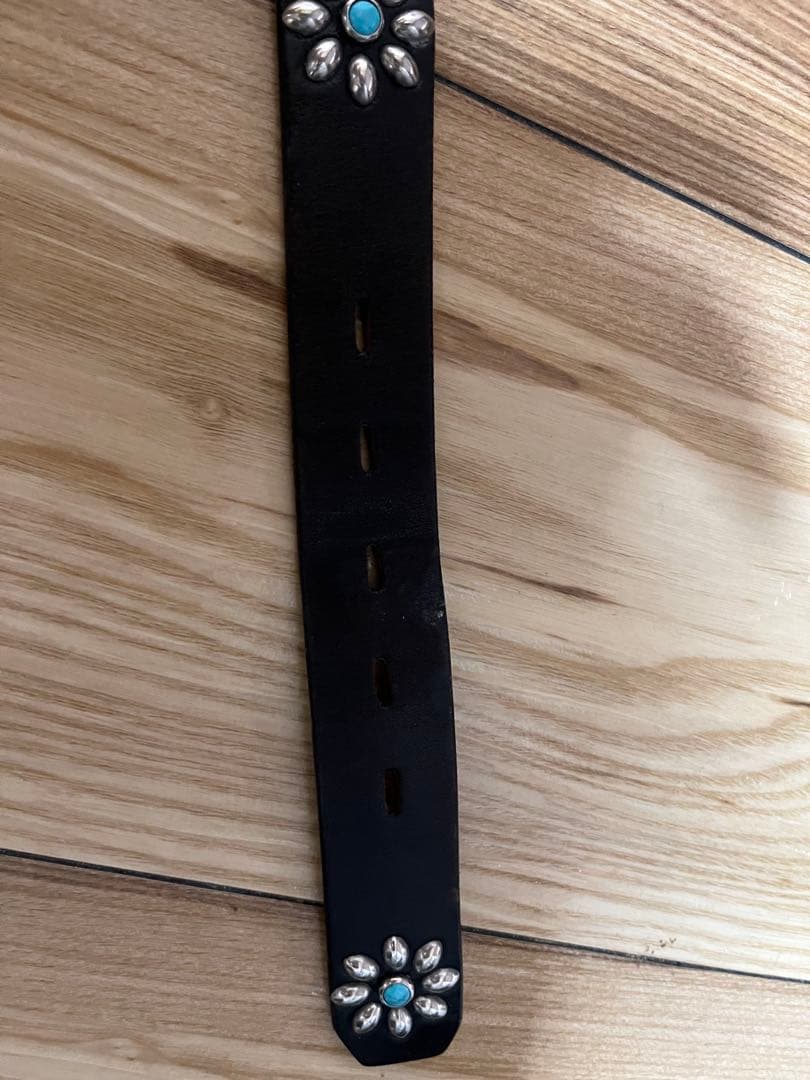 HTC フラワースタッズベルト