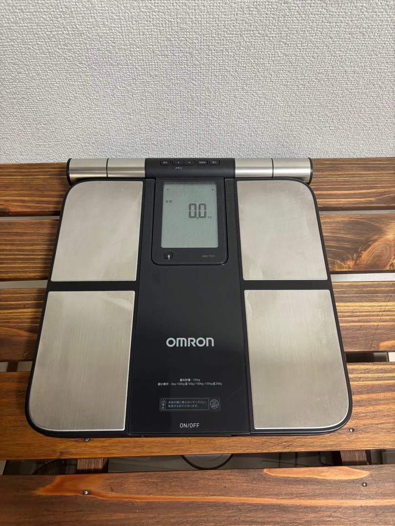 美品・オムロン 体重 体組成計 カラダスキャン ブラック KRD-703T