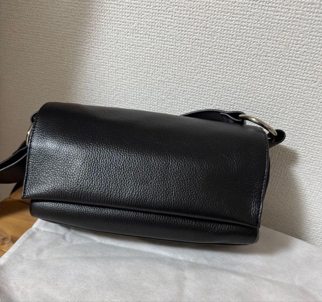 BEARDSLEY ビアズリー　レザーボディバッグ　ショルダーバッグ　ブラック