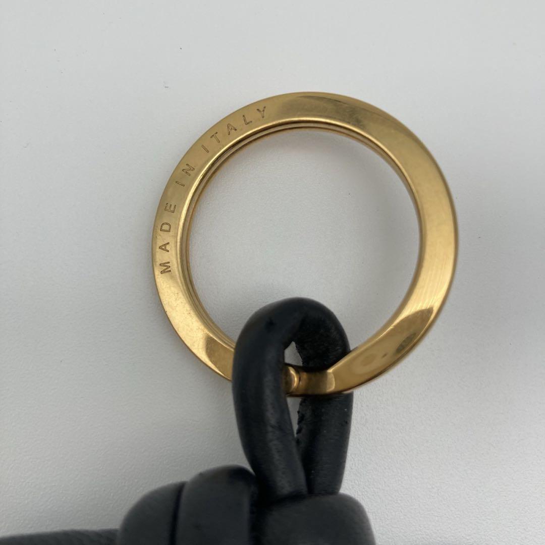 ボッテガヴェネタ トライアングル ツイスト チャーム キーホルダー ブラック