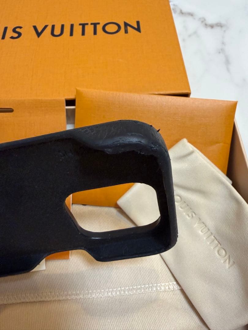 LOUIS VUITTON iPhone15pro用ケース レザー製