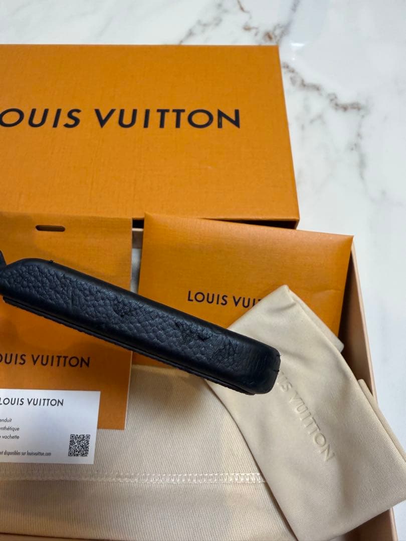 LOUIS VUITTON iPhone15pro用ケース レザー製