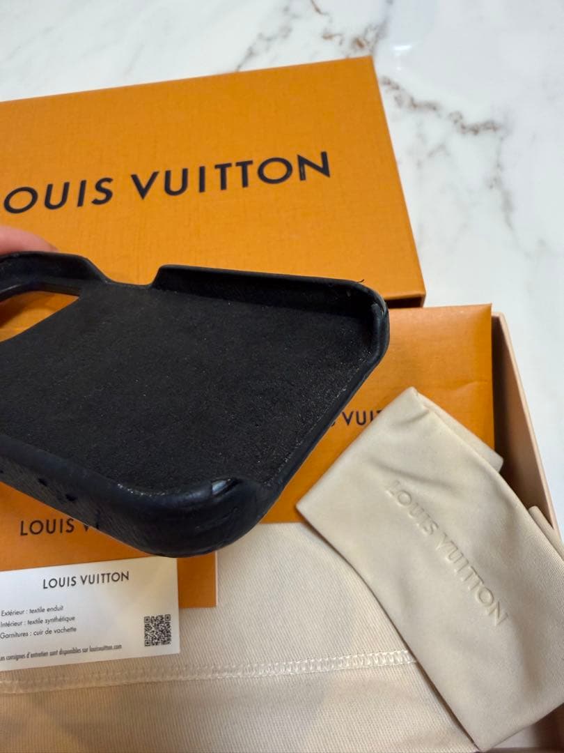 LOUIS VUITTON iPhone15pro用ケース レザー製