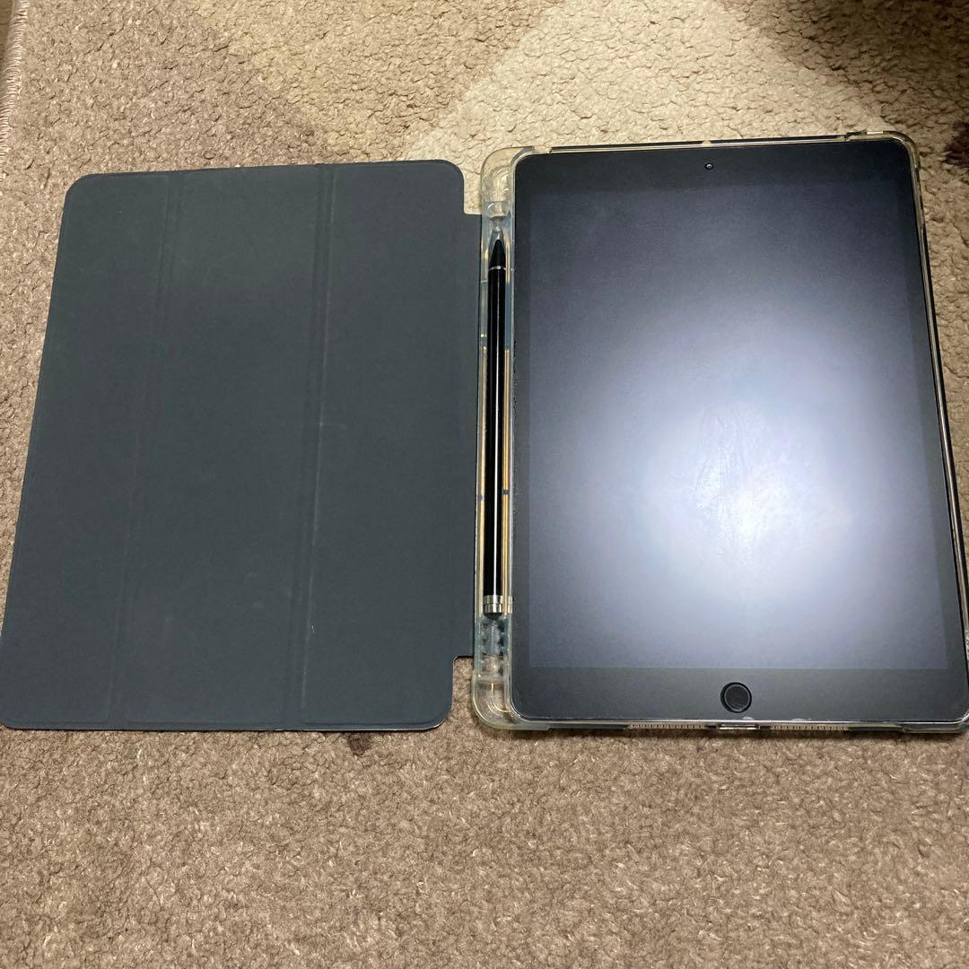 iPad第8世代 128GB WiFi カバー付き