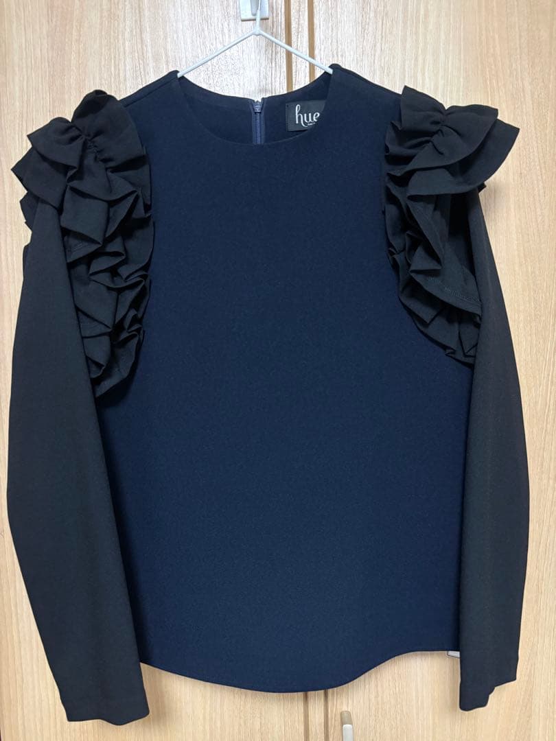 【新品タグ付き】hue フリル付きネイビー×ブラックトップス 長袖 38