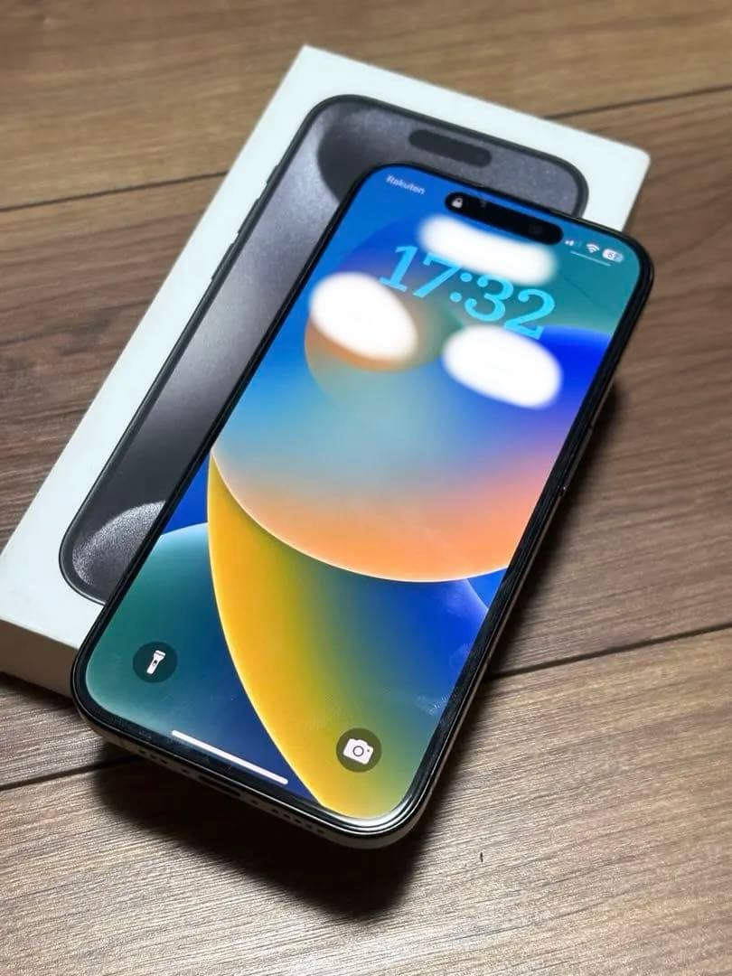Apple iPhone 15 Pro ブラックチタニウム本体