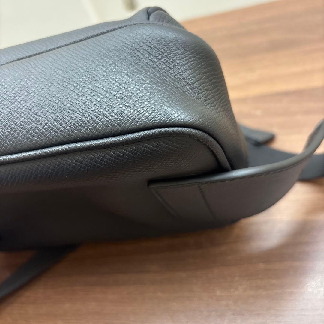 ルイヴィトン LOUIS VUITTON タイガ ボディバッグ ノワール