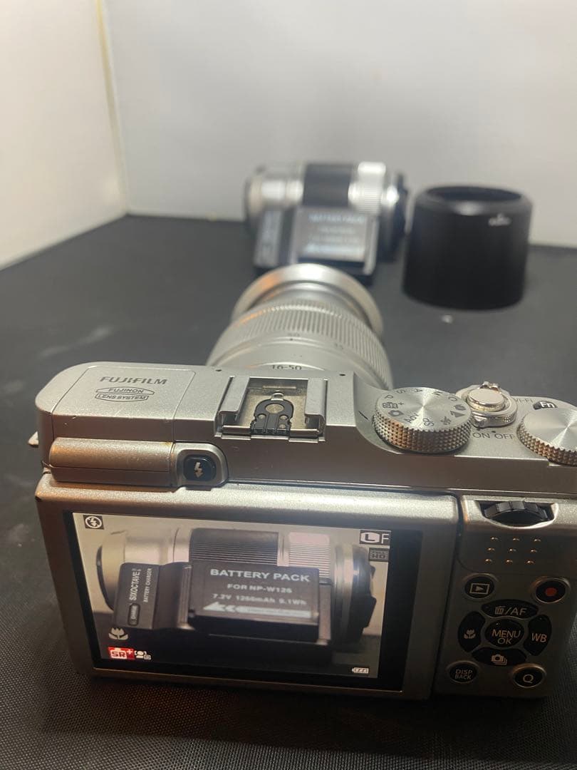 値下けしました！Fuji X-m1ミラーレス16-50と50-230電池も2個