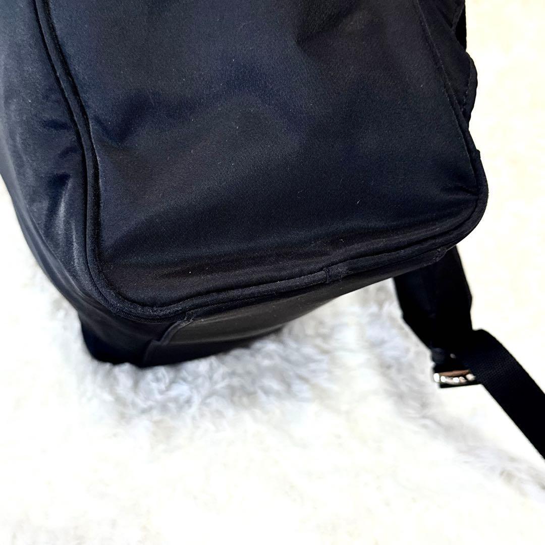 アニエスベー リュック PC入れ付 ブラック パソコン収納 2層ファスナー ロゴ