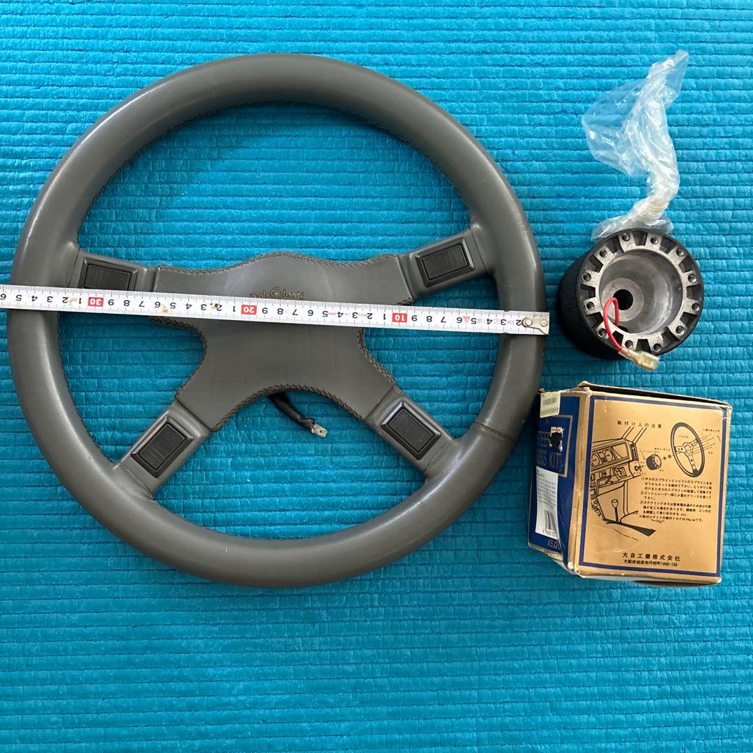イタルボランテ　グレー ステアリングホイールとハンドルボス