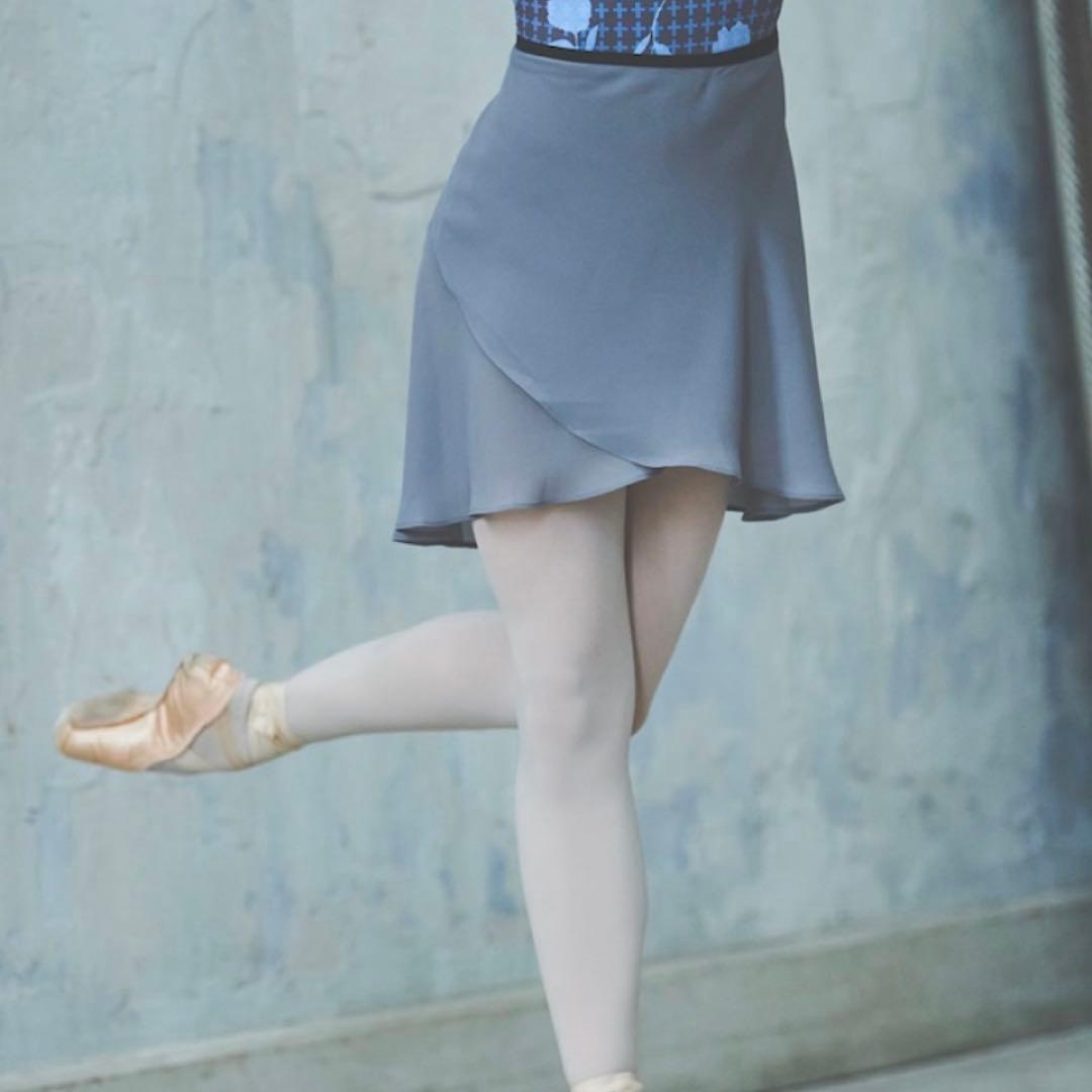 新品同様スティナ　stina black ribbon wrap skirt