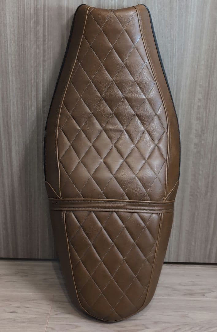 トライアンフストリートツイン　純正張替シート　ブラウンダイヤカット　ヒーター付き