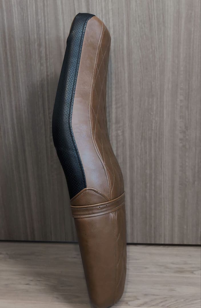 トライアンフストリートツイン　純正張替シート　ブラウンダイヤカット　ヒーター付き