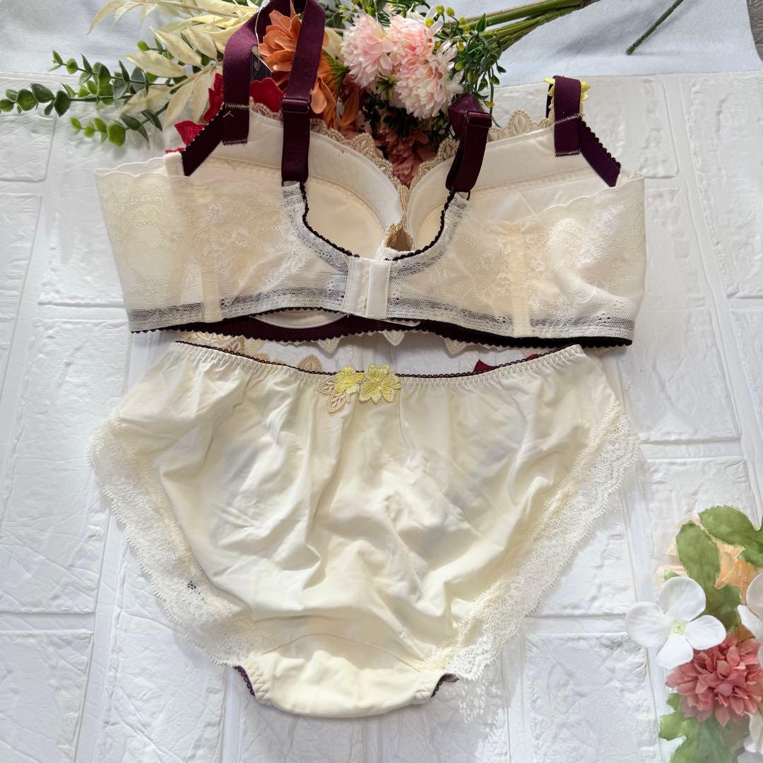 【新品】wacoal サルート　30 ブラ　ショーツセット　D80L CR