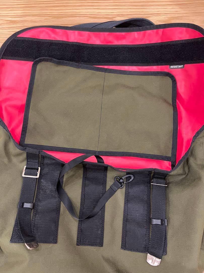 レジスタントメッセンジャーバッグ LowSKOOL USED