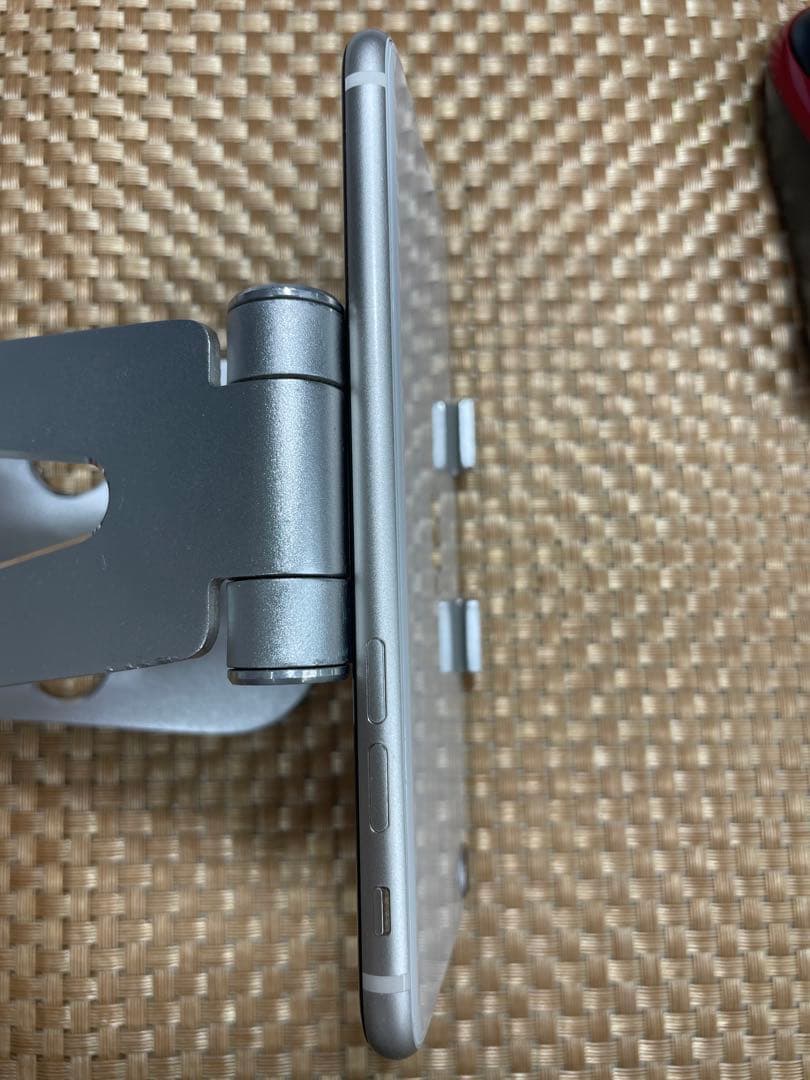 iPhone SE 第3世代 64 GB スターライト SIMフリー【9715】