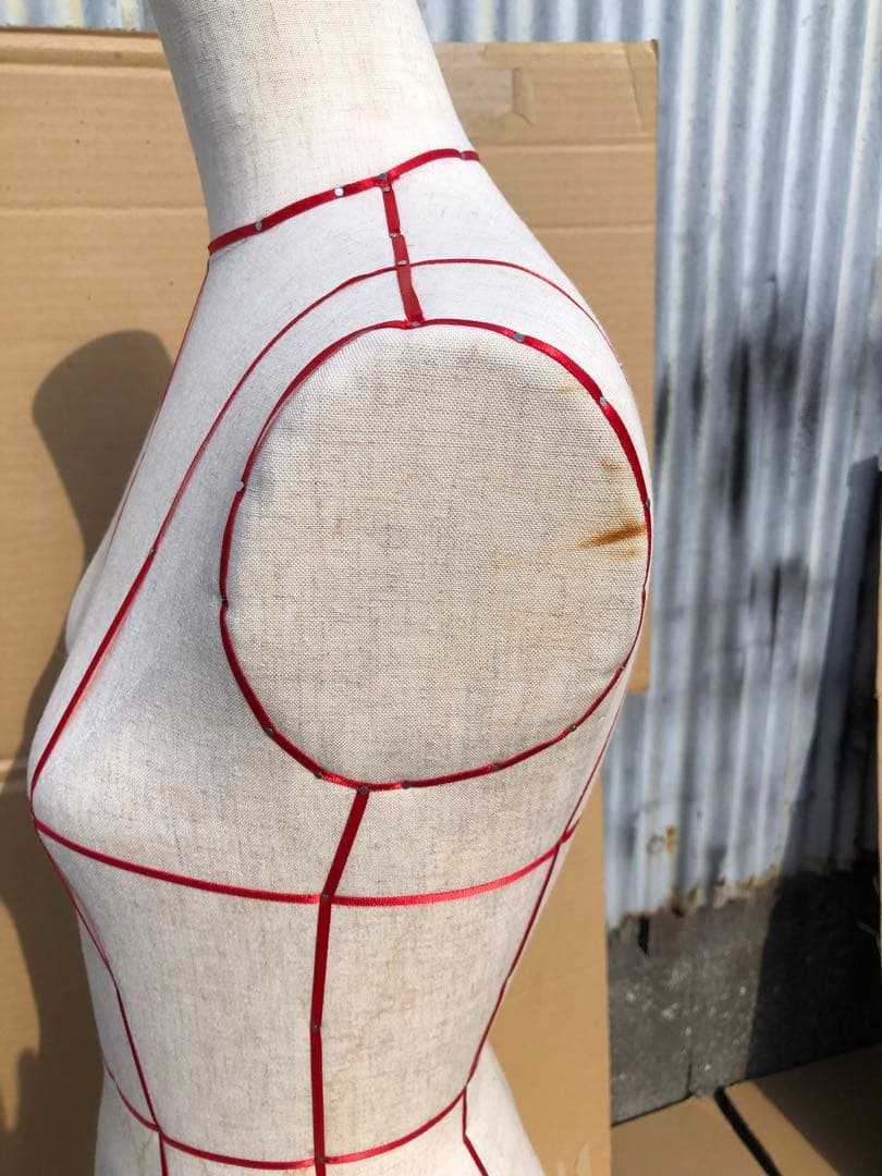 夢八トルソー　東京キイヤ　トルソーボディマネキン　ライン入り洋装ソーイング卓上型