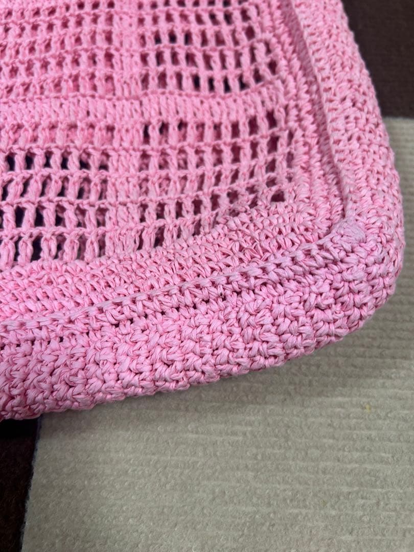 ピンク メッシュ編み トートバッグ ロゴ付き