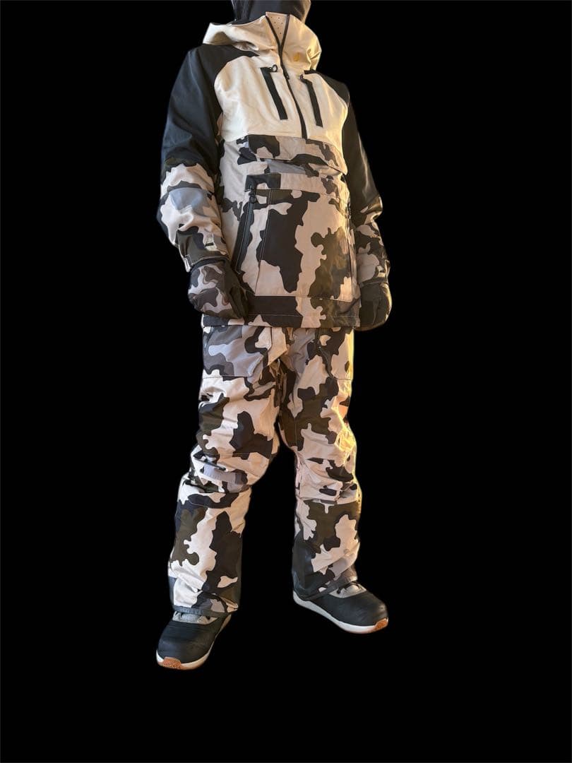 ‼️冬季シーズン限定‼️volcomウェアセットアップとアクセサリーセット